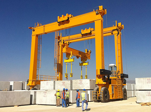 Gru a porta pneumatica in gomma (RTG)