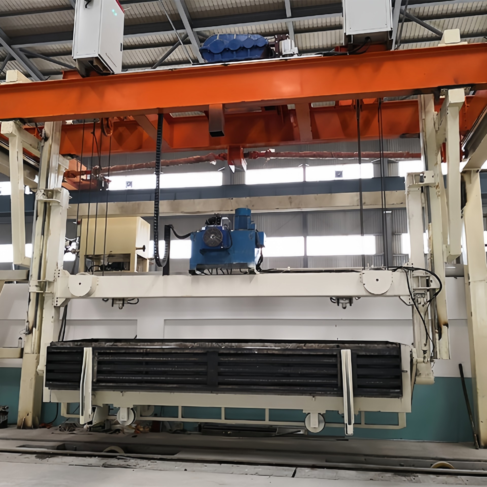 TALK TO AN ENGINEER – CUSTOMIZE YOUR AAC CRANE TODAY