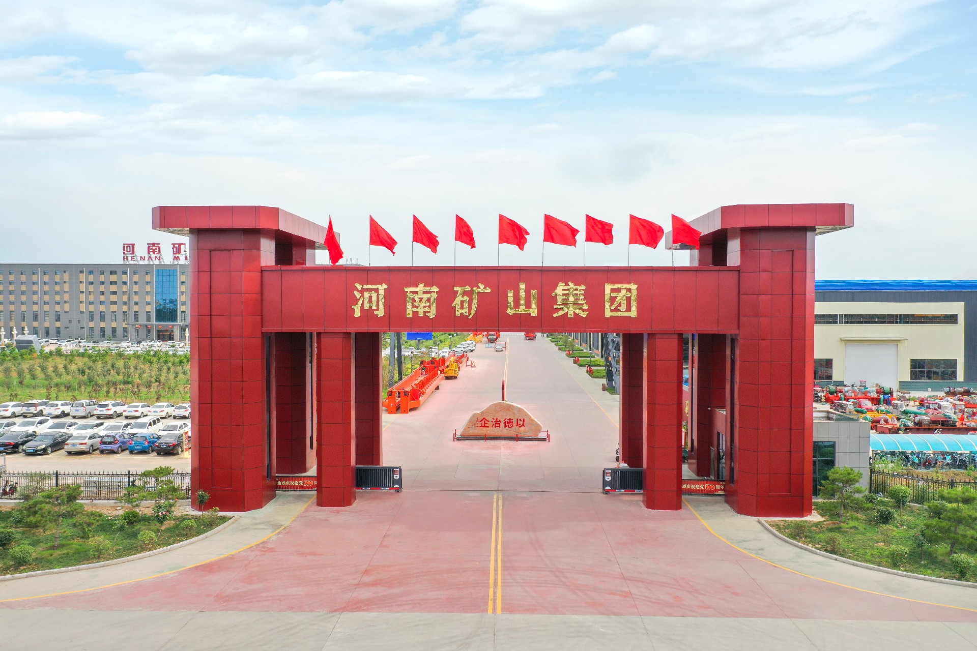 智能产业园大门.jpg