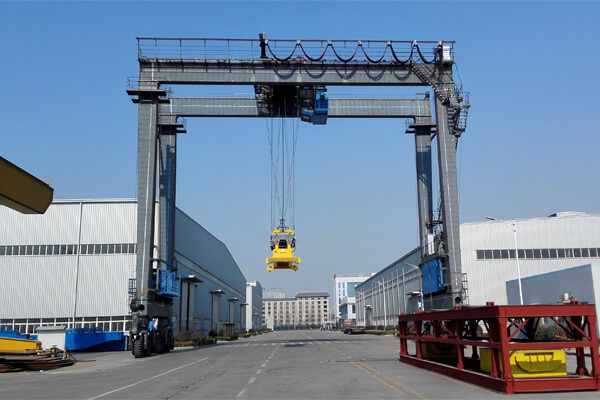 Портален Crane.jpg с гума