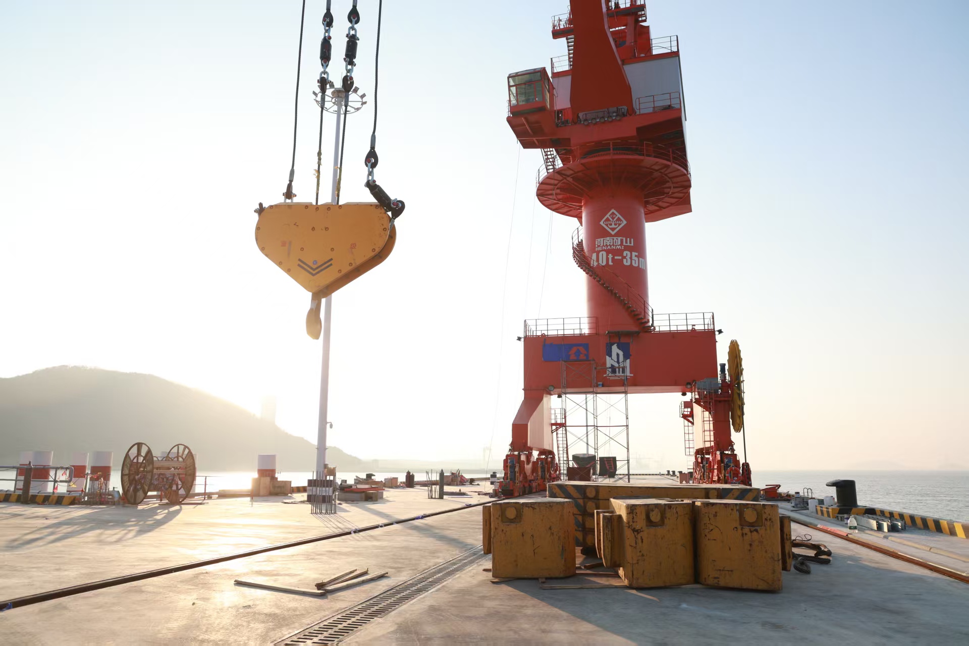 Portal Harbor Crane (3).jpg
