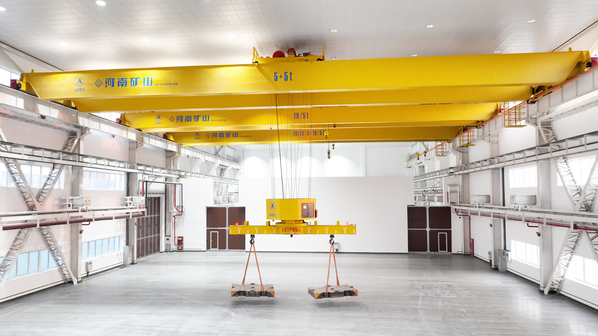 Swivel overhead hanging girder crane