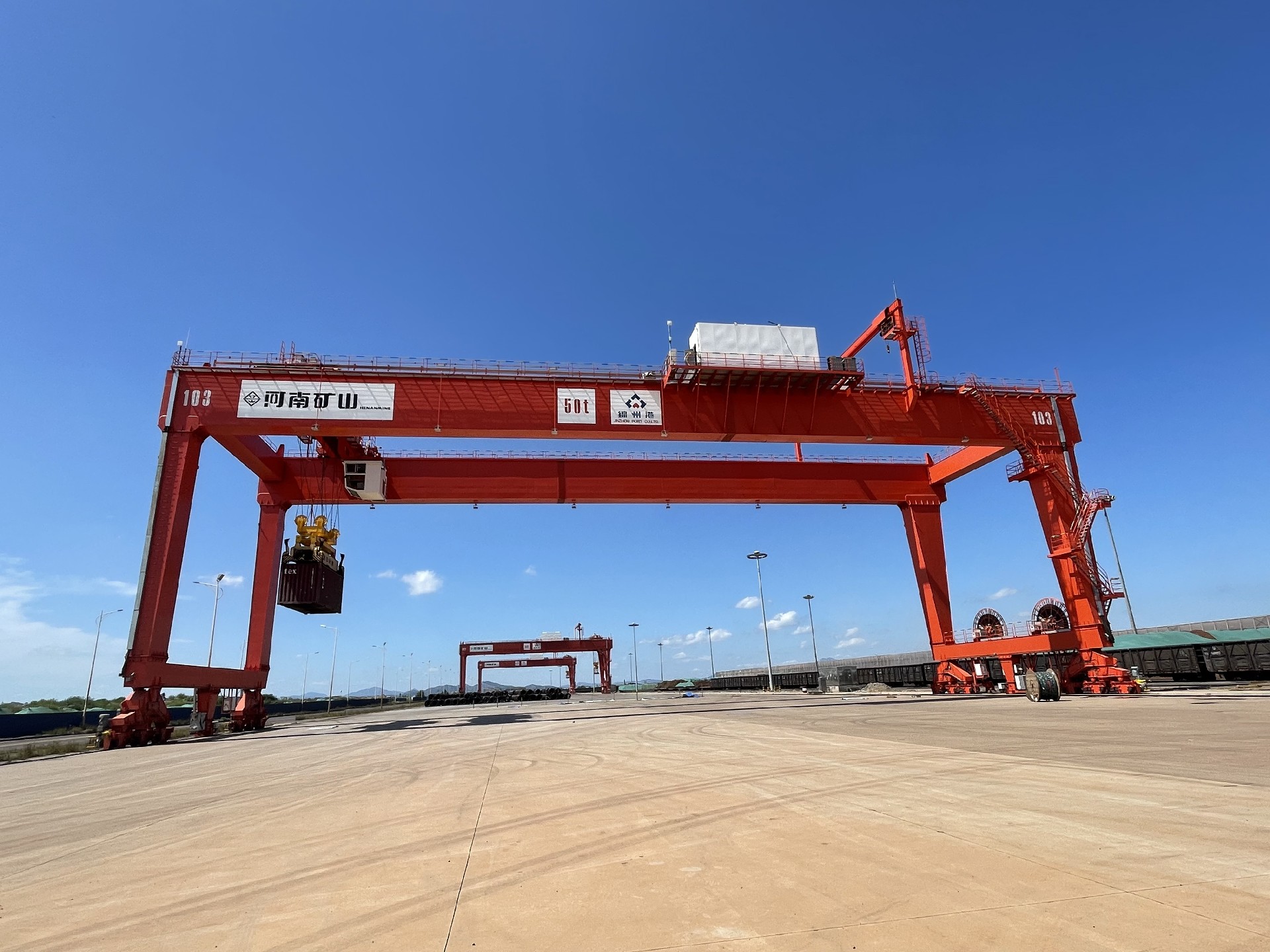 Henan mine's R&D and manufacturing of (RTG) Intelligent Container Gantry Cranes  