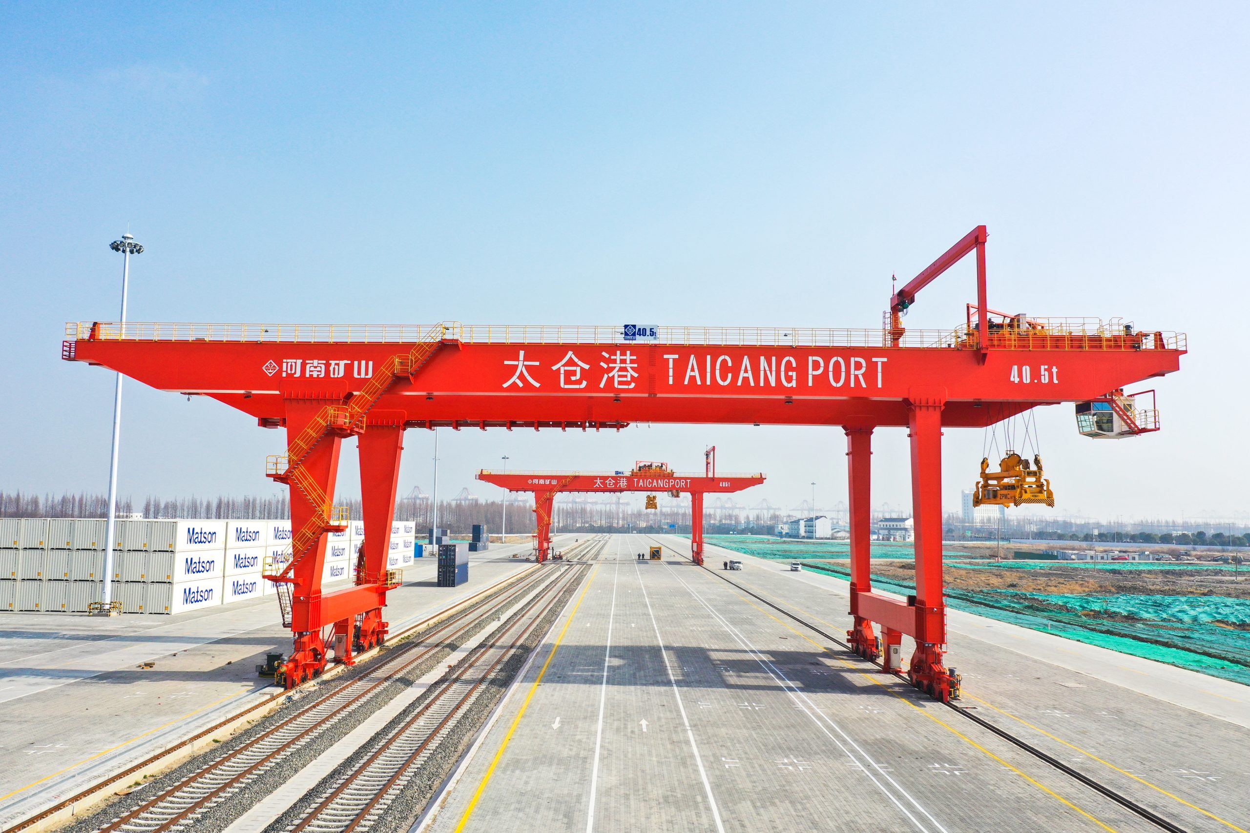Henan Mine Crane rail-mounted container gantry crane at Taicang Port