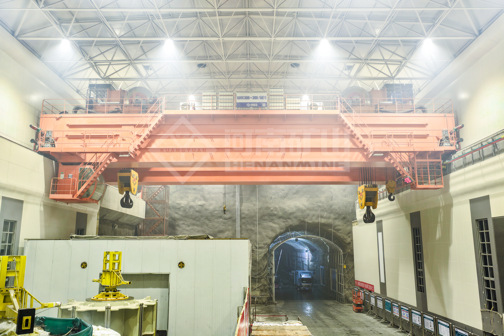 Heavy overhead crane for a pumped-storage hydropower station project