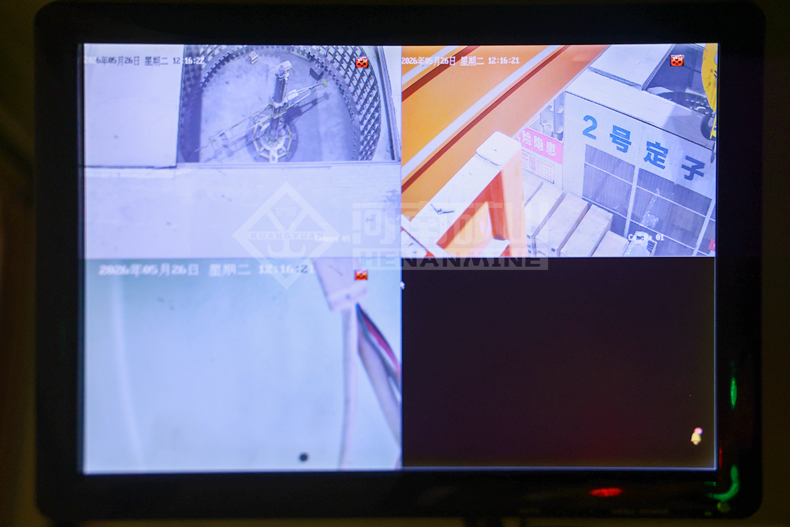 Camera monitoring display for a pumped-storage lifting operation