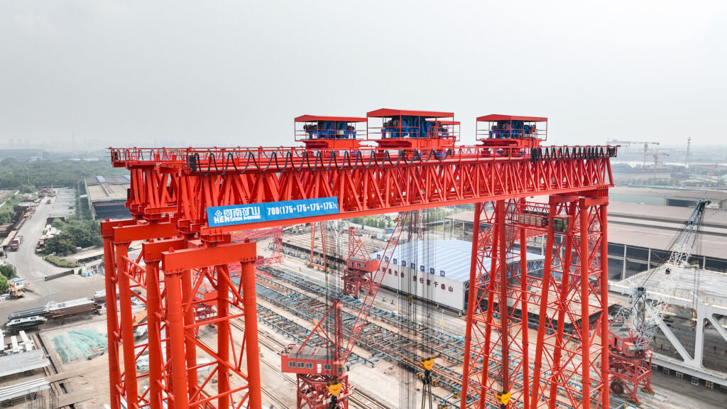 Heavy gantry crane supplied for the Zhangjinggao Yangtze River bridge construction project
