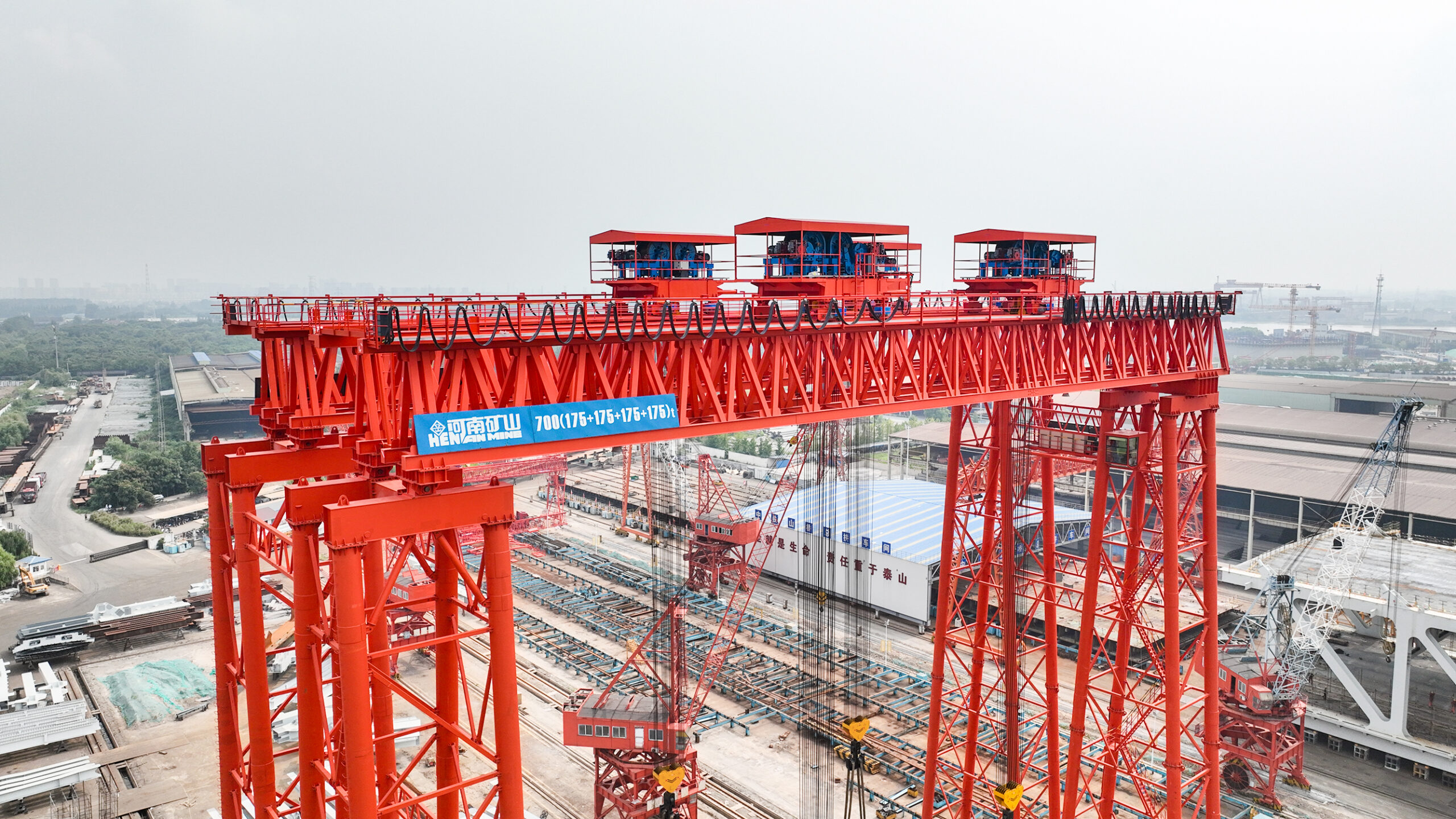 Heavy gantry crane supplied for the Zhangjinggao Yangtze River bridge construction project