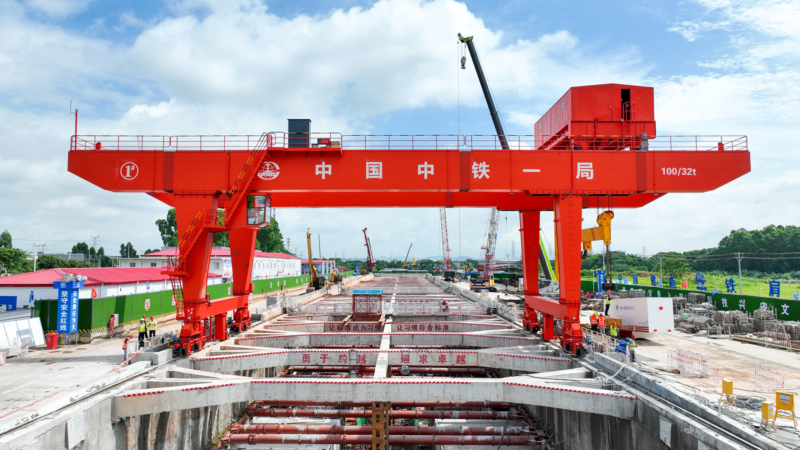 Crane application in construction and infrastructure from Henan Mine Crane's construction and infrastructure application case