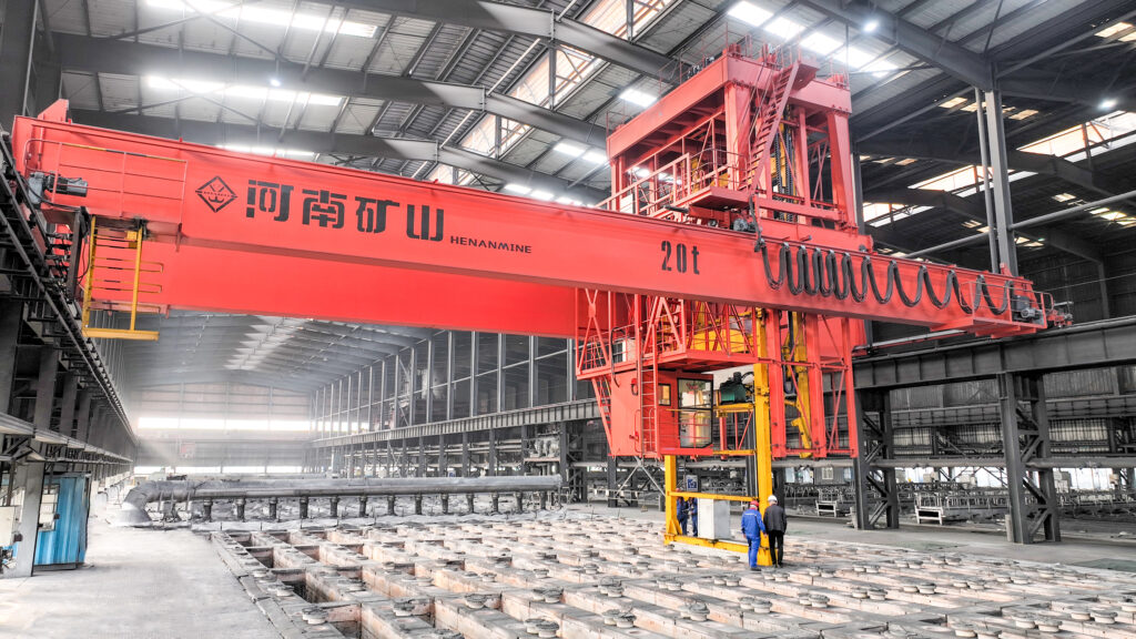 Carbon-block stacking crane for a baking-furnace project