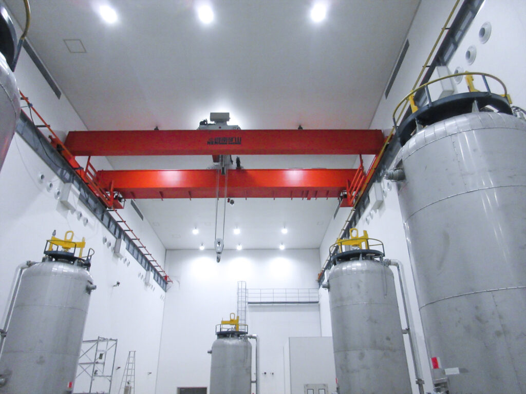 Automated cleanroom explosion-proof crane for polysilicon handling