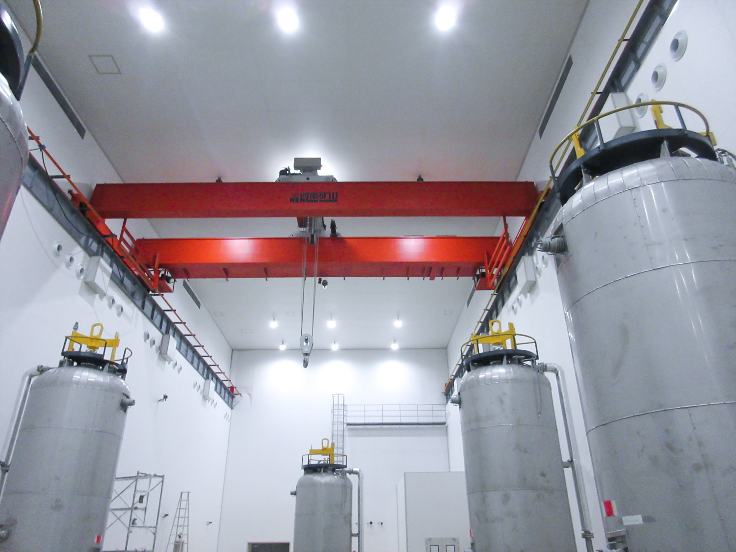 Crane application in new energy and advanced materials from Henan Mine Crane's new energy and advanced materials application case