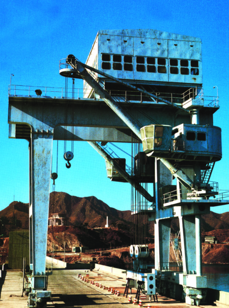 Hydraulic gate hoist by Henan Mine Crane