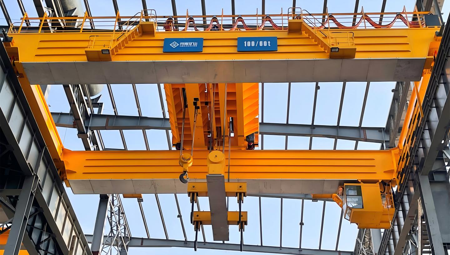 Four-girder casting crane above a steel ladle refining bay