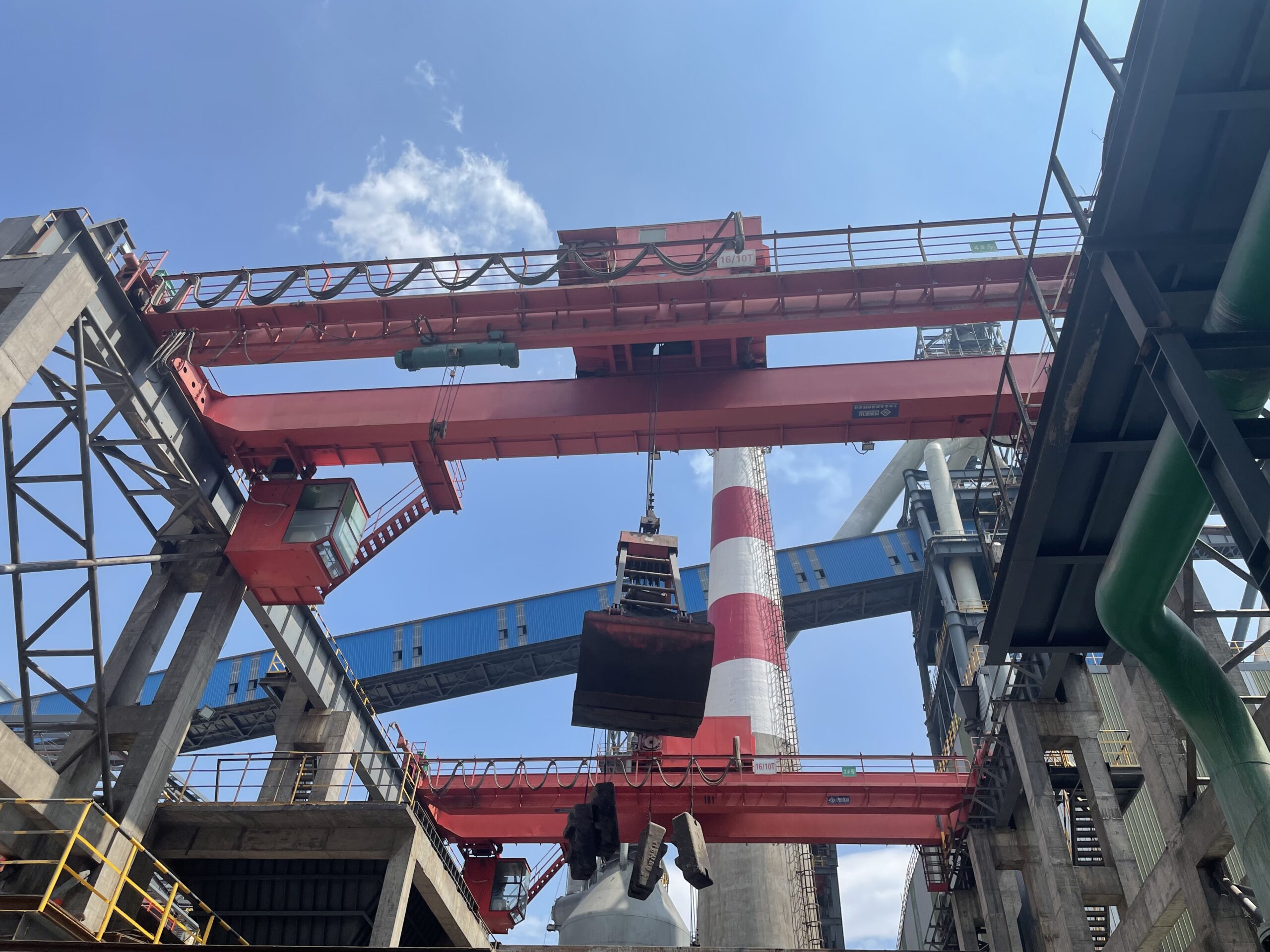 QZ double girder grab overhead crane installed in an industrial material handling bay