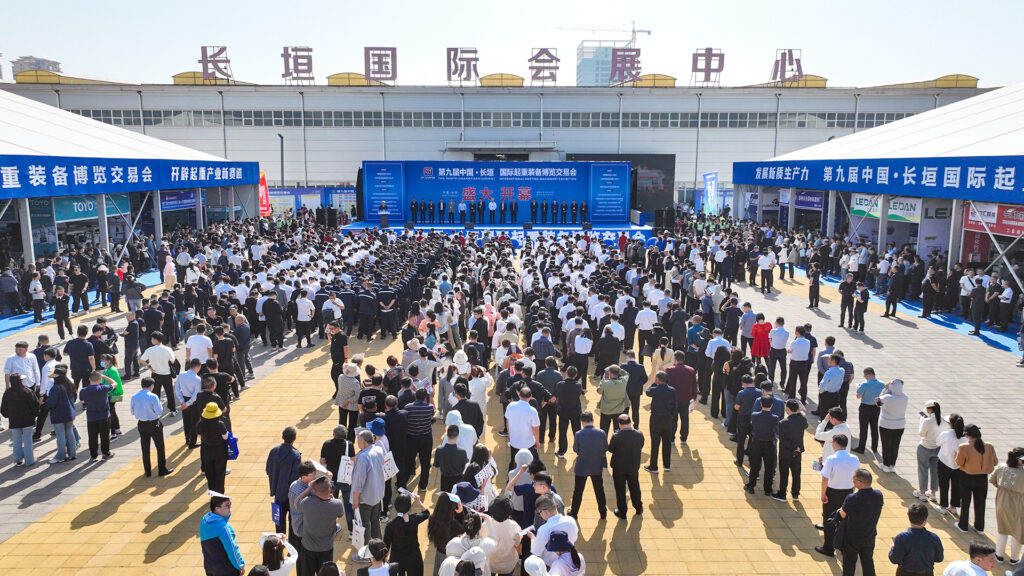 Visitors at the Changyuan crane equipment exhibition