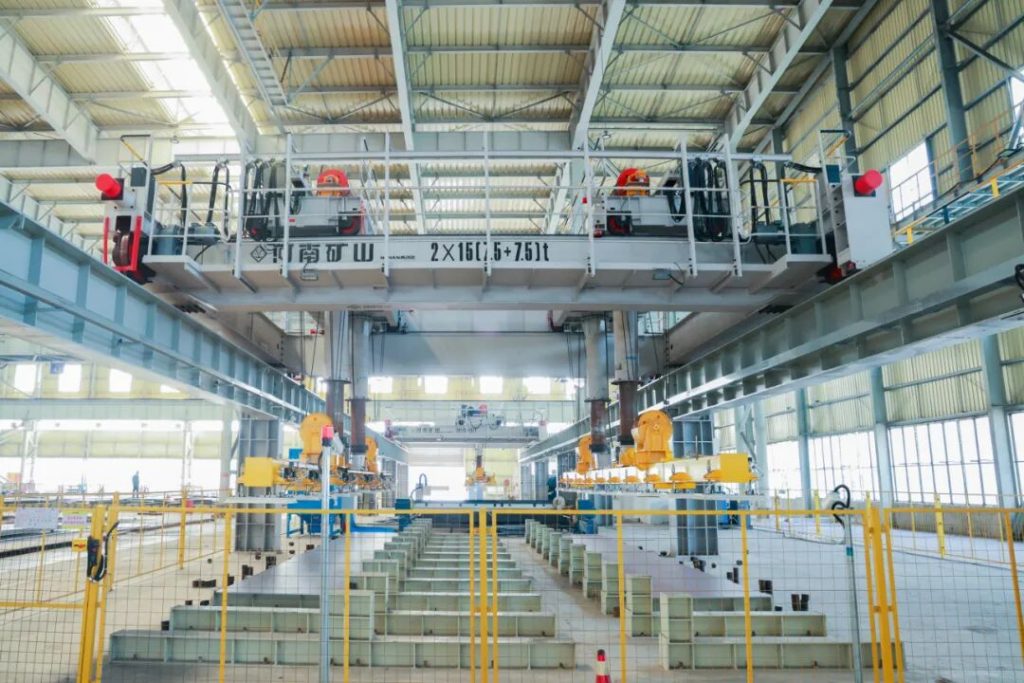 Automated crane system above a steel plate processing line