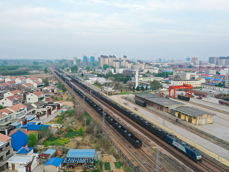 Steel shipments arriving for the April 2022 crane-production programme