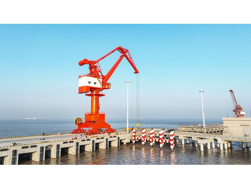 40 t portal crane operating at a port cargo-handling site