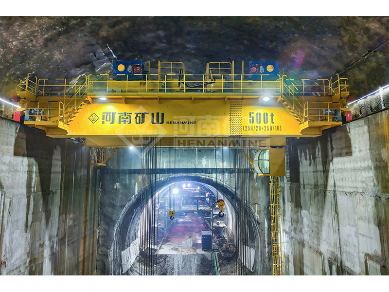 500 t overhead crane at a railway construction installation