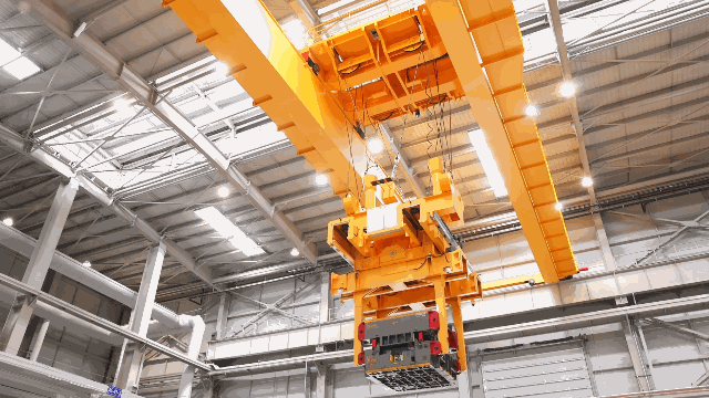 Automated Die-Handling Cranes Support Automotive Stamping Workshops — image 2 Automated die-handling crane equipment for an automotive stamping workshop