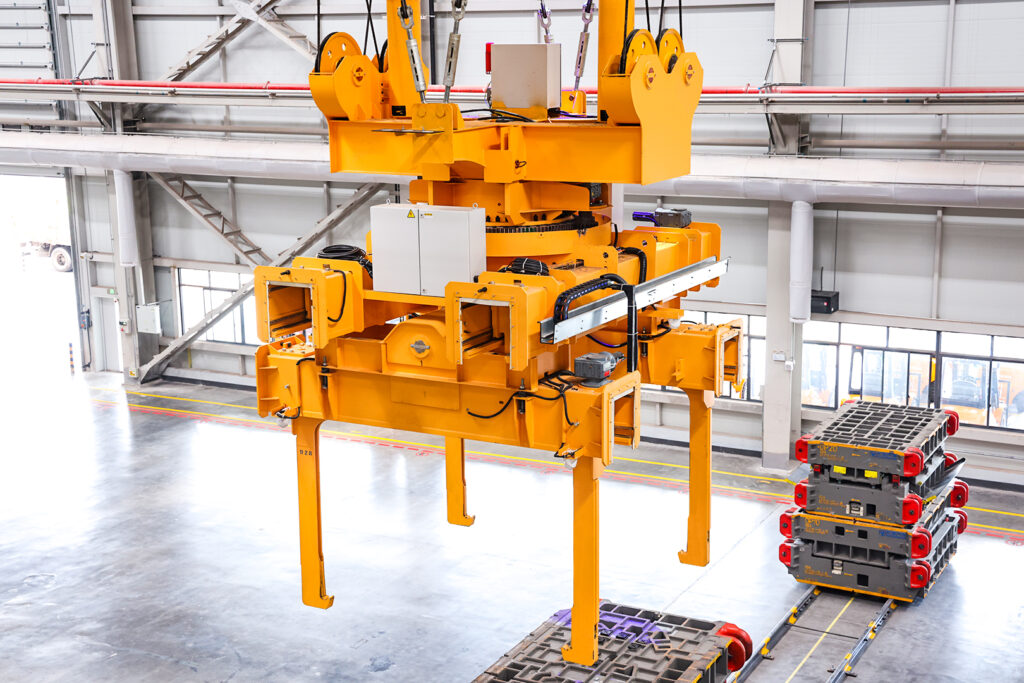 Automated Die-Handling Cranes Support Automotive Stamping Workshops — image 5 Automated die-handling crane equipment for an automotive stamping workshop