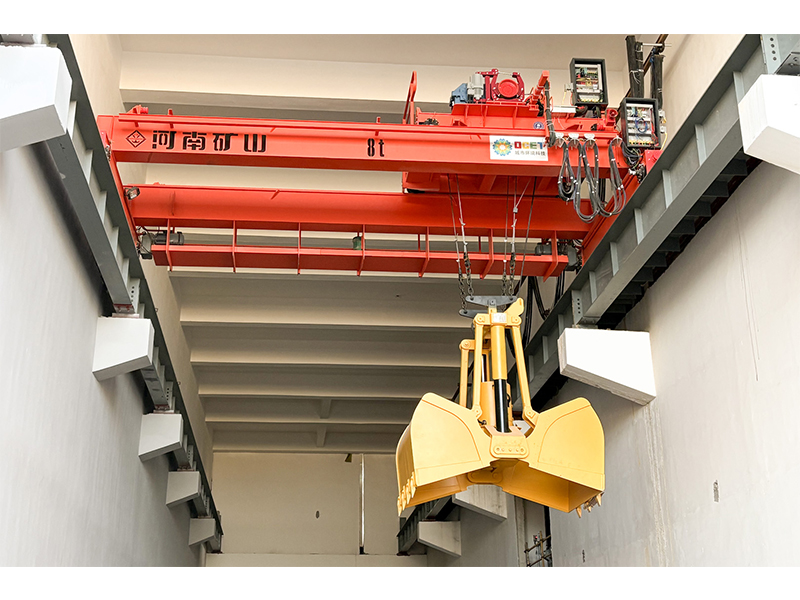 Automated grab crane equipment for a waste-incineration power project