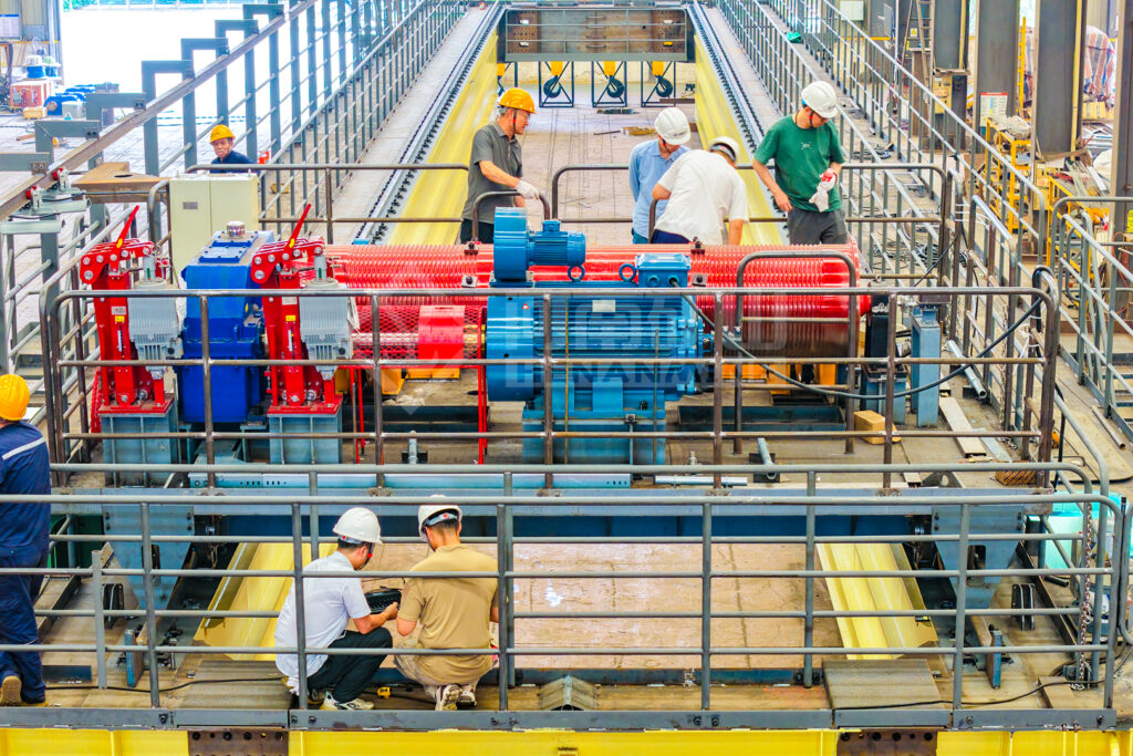 Baosteel Dual-Hook Crane Batch Passes Third-Party A-Inspection — image 3 A-inspection of overhead cranes manufactured for a Baosteel project
