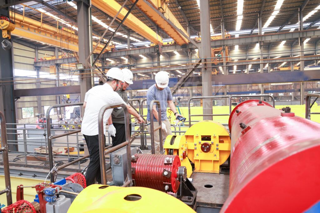 Baosteel Dual-Hook Crane Batch Passes Third-Party A-Inspection — image 5 A-inspection of overhead cranes manufactured for a Baosteel project