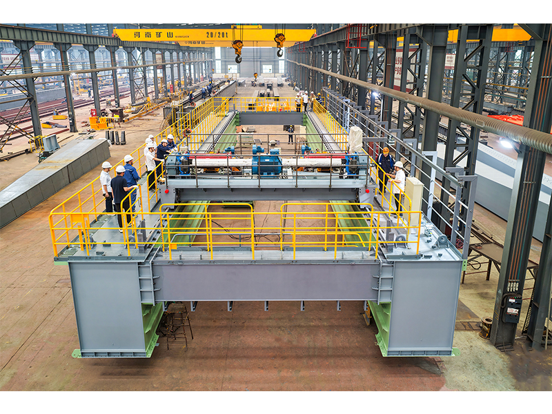 Expert A-inspection of the Baosteel Zhanjiang dual-hook lifting-beam gantry crane