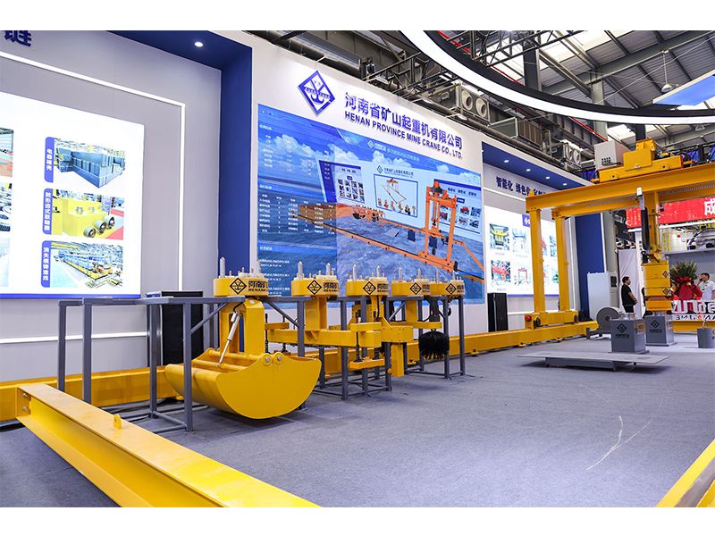 Intelligent crane displays at the April 2024 Changyuan expo