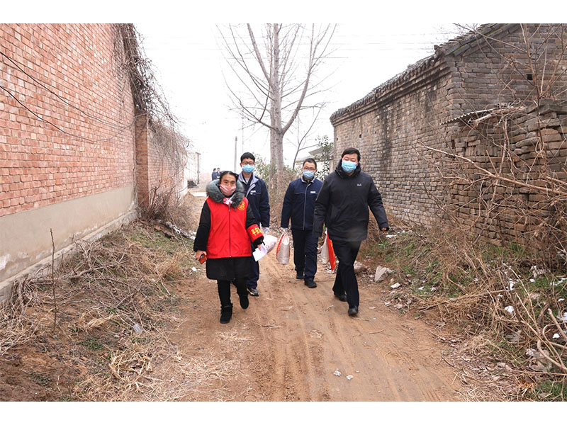 Company volunteers delivering seasonal supplies to local households