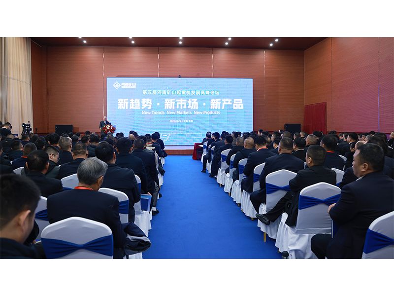 Participants and technical presentations at the January 2025 crane-development forum