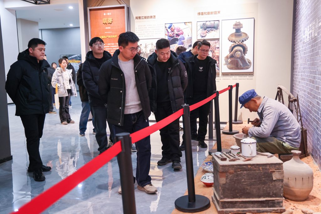 Ten-Day Programme Connects Crane Inspectors with Factory Practice — image 5 Crane-inspector training at the Henan Mine intelligent industrial park