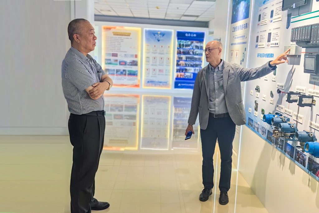 2025 Review Covers Heavy Lifting, Automation and Factory Testing — image 2 2025 annual review of Henan Mine crane projects and manufacturing activities