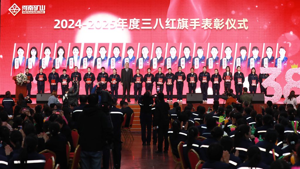 2025 Review Covers Heavy Lifting, Automation and Factory Testing — image 45 2025 annual review of Henan Mine crane projects and manufacturing activities