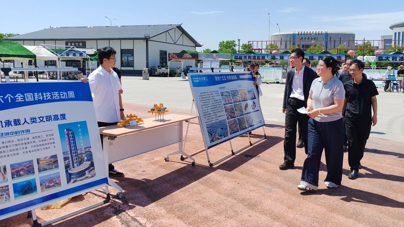 Crane museum and technology-week visitor activities at Henan Mine