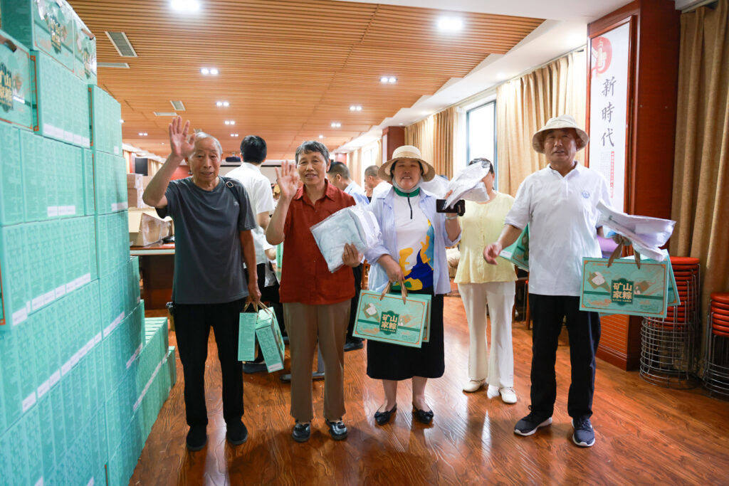 Dragon Boat Festival employee gift distribution at Henan Mine