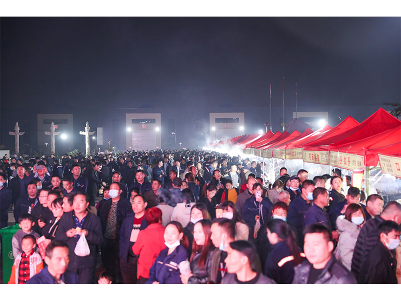 Employees and families at the October 2021 industrial park food festival