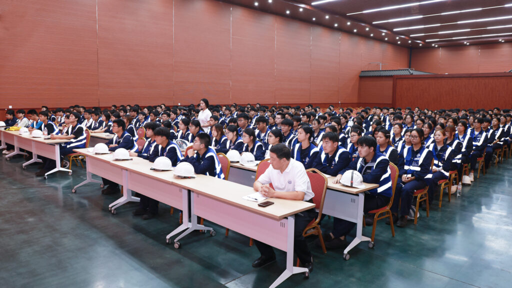 291 Interns Complete Employee-Family Summer Programme — image 1 Summer internship completion programme for Henan Mine employee families