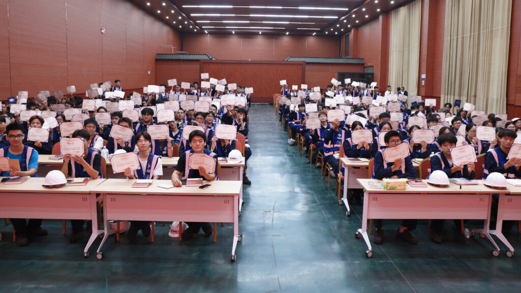291 Interns Complete Employee-Family Summer Programme — image 18 Summer internship completion programme for Henan Mine employee families