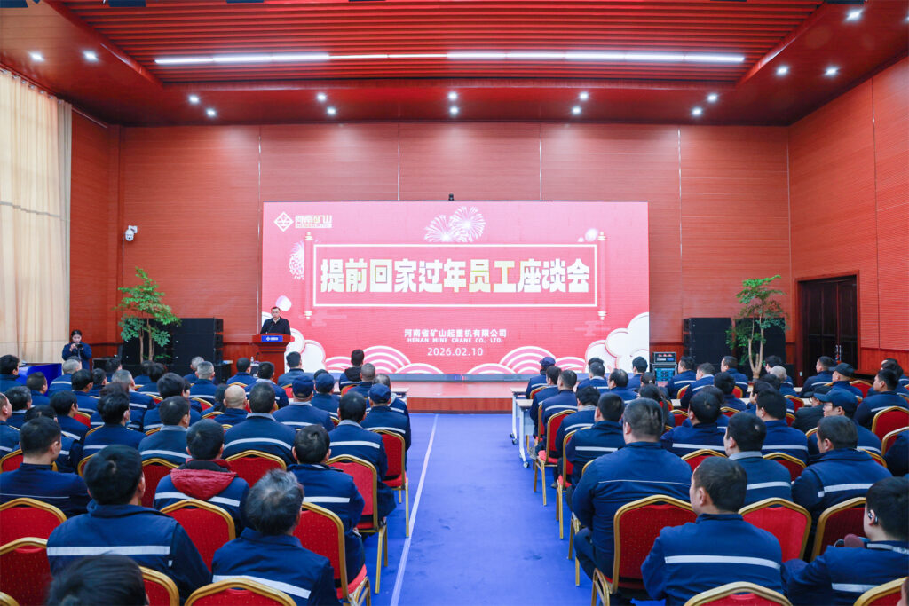 Lunar New Year gift distribution for crane factory employees