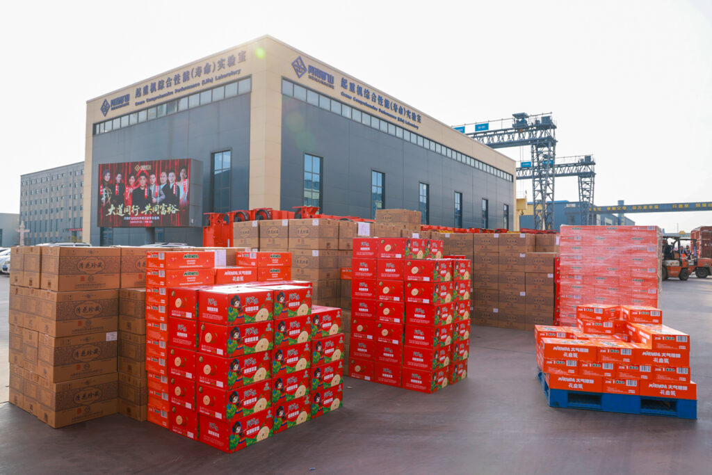 Lunar New Year gift distribution for crane factory employees