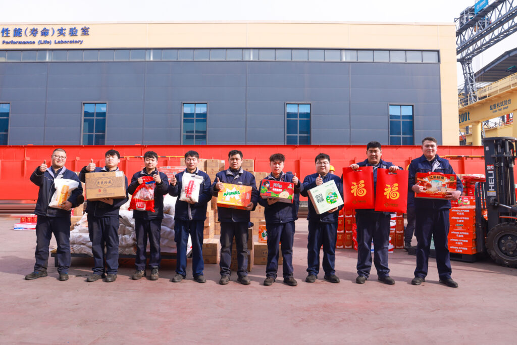 Lunar New Year gift distribution for crane factory employees