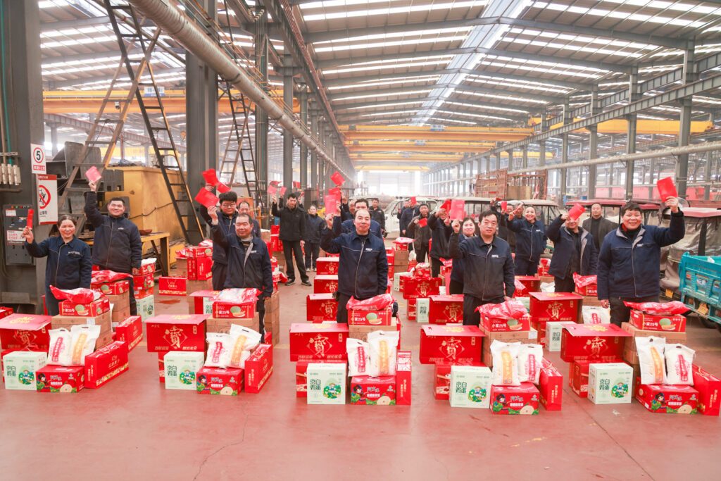 Lunar New Year gift distribution for crane factory employees