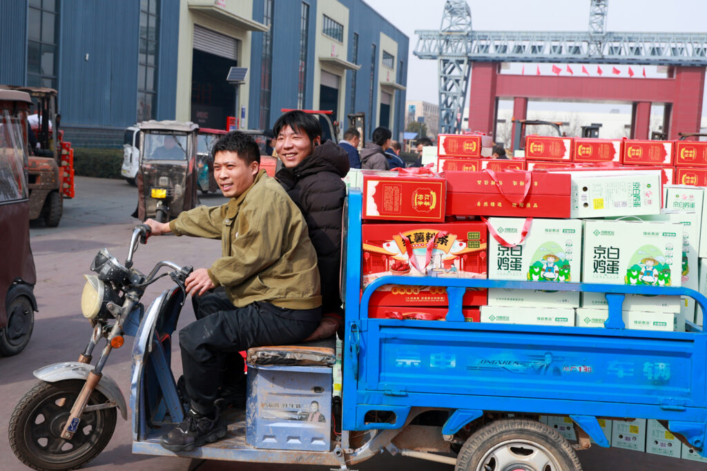 Lunar New Year gift distribution for crane factory employees