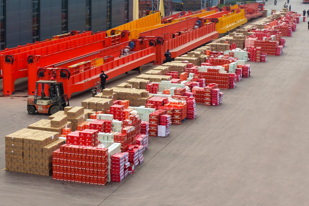 Lunar New Year gift distribution for crane factory employees