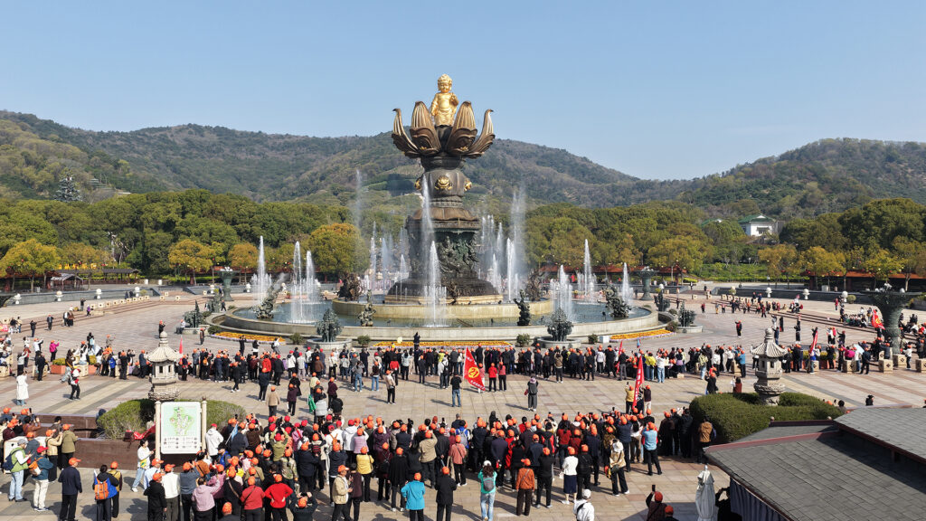 Employee parents visiting Wuxi during the 2026 company travel programme