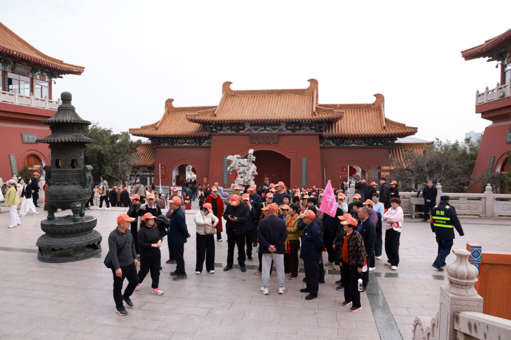 Employee parents at the Xuzhou opening stage of their travel programme