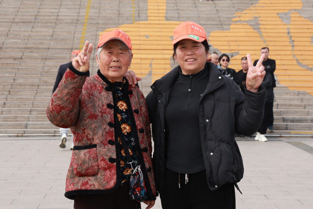 Employee parents at the Xuzhou opening stage of their travel programme